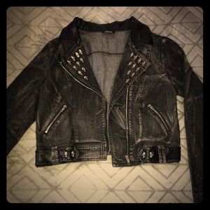 Black skull jacket. Zip up.